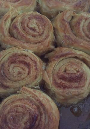 A picture of Ground ginger and cinnamon rolls.