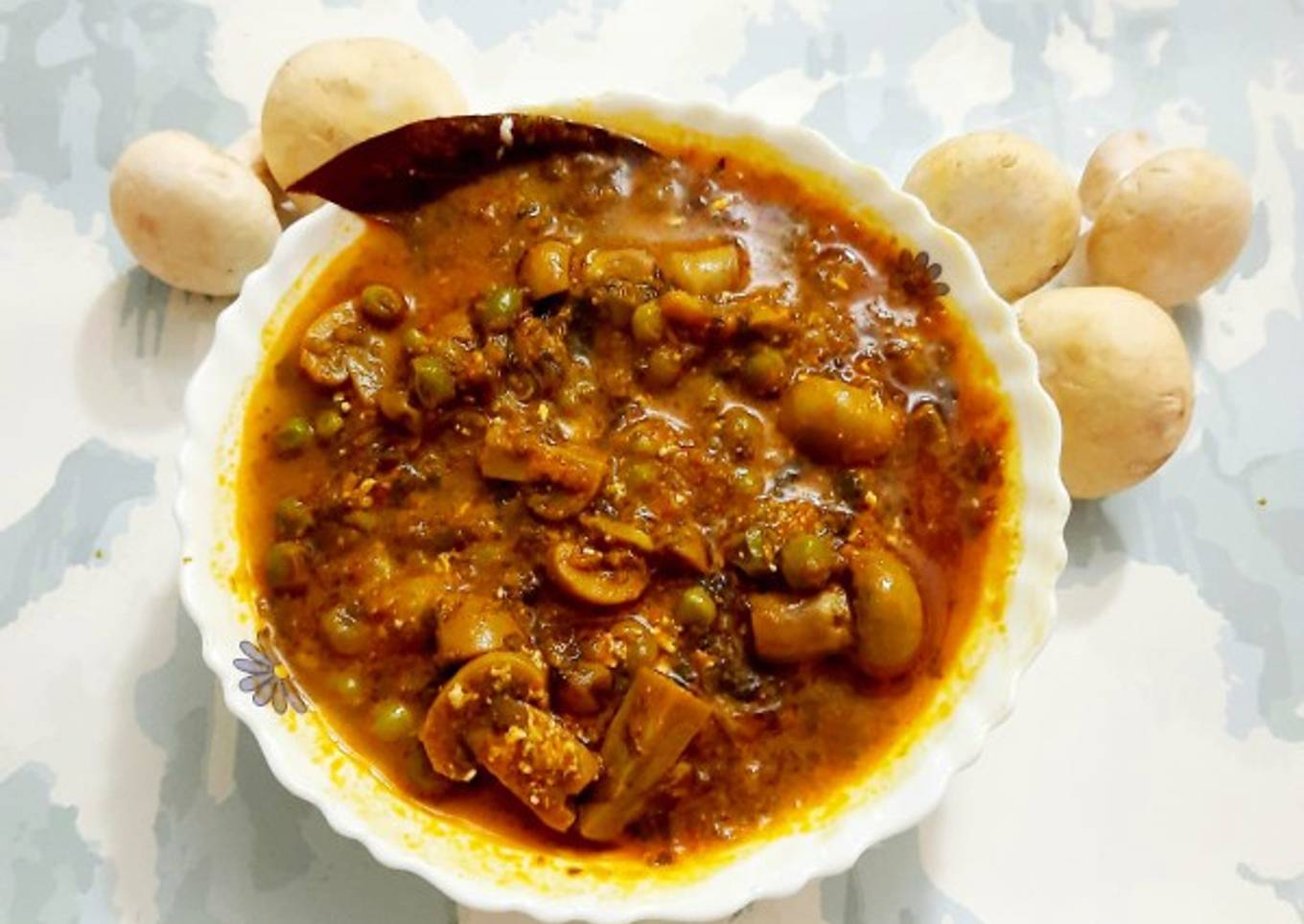 Matar Mashroom