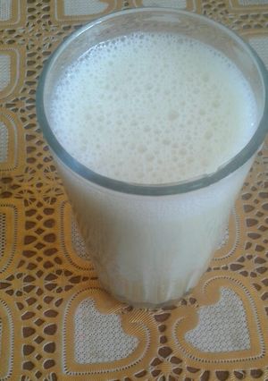صورة لوصفة سموثي الموز والعنب 🍇🍌
