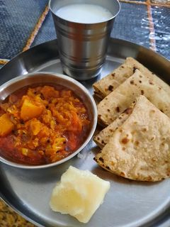 કોબી બટાકાનું શાક(kobi bataka nu saak recipe in Gujarati) રેસીપી મુખ્ય ફોટો