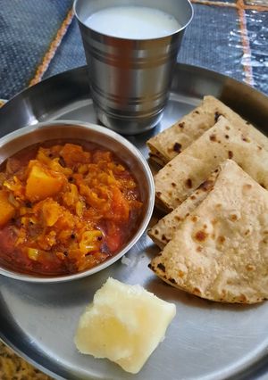 કોબી બટાકાનું શાક(kobi bataka nu saak recipe in Gujarati) રેસીપી મુખ્ય ફોટો
