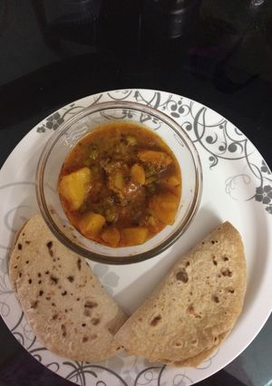 A picture of Aloo mattar.
