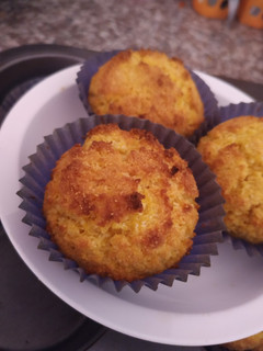 Una foto de Muffins de coco y harina de maíz