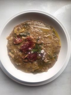 Una foto de Potaje de lentejas con jamón ibérico