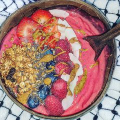 A picture of Summer fruits smoothie bowl.