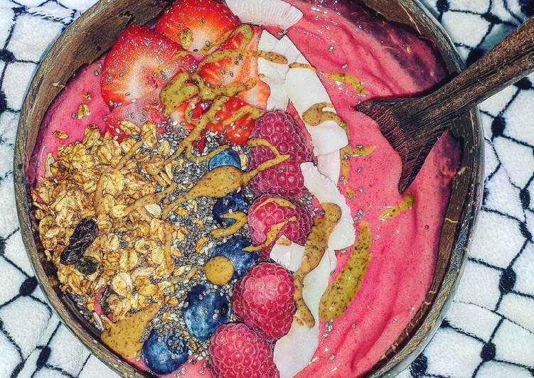 Steps to Prepare Super Quick Homemade Summer fruits smoothie bowl
