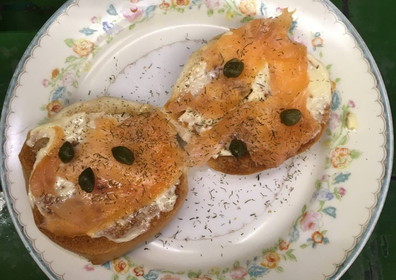 Bagels de salmón con eneldo