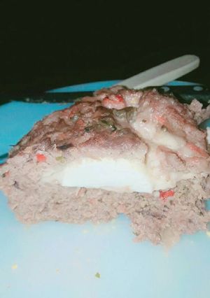Una foto de Pan de carne relleno🍞🍷