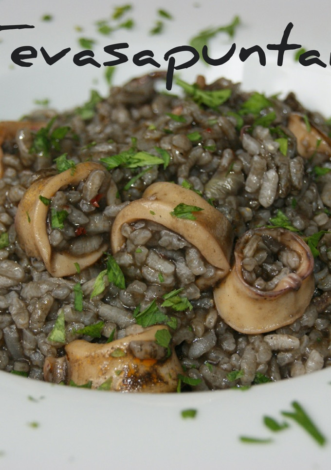Una foto de Arroz meloso con calamares picantes