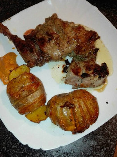 Una foto de Conejo a la plancha a mi estilo con patatas asadas