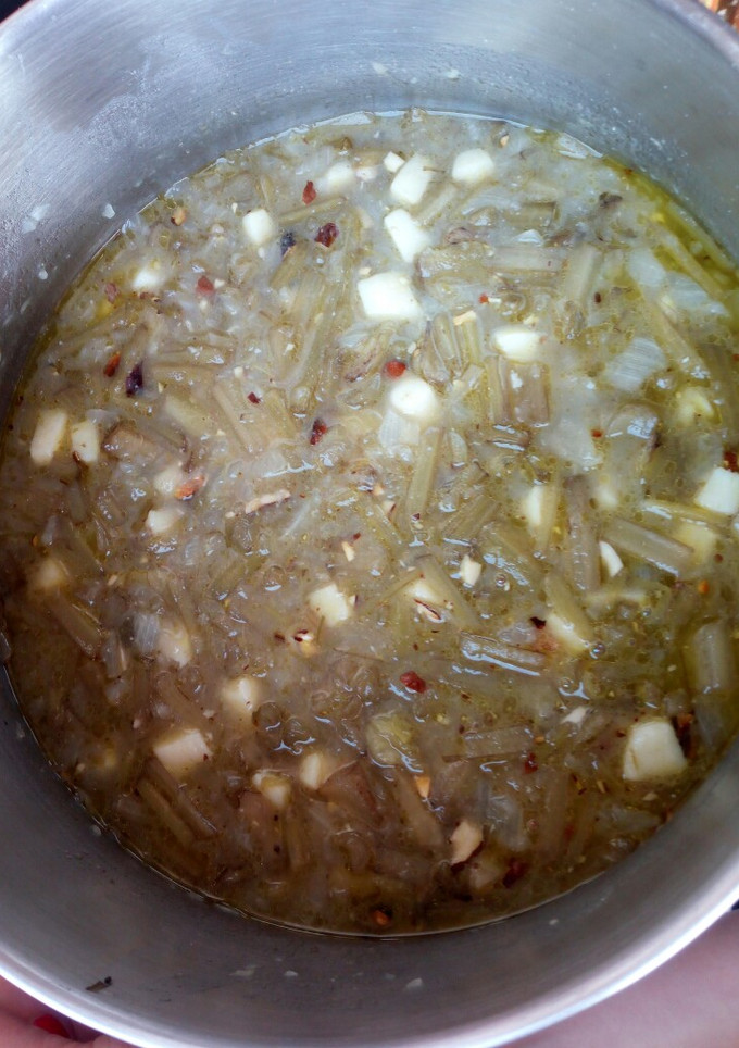 Una foto de Borrajas con almendras y calamares