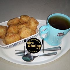 A picture of Yam balls with black tea.