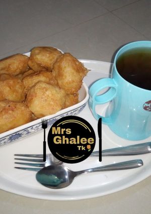 A picture of Yam balls with black tea.