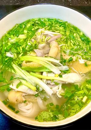 Hình của món Phở gà xé.