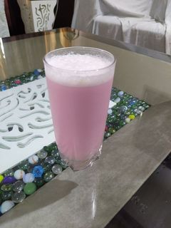 स्ट्रॉबेरी शेक (strawberry shake recipe in Hindi) रेसिपी मुख्य फोटो