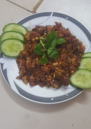 صورة لوصفة نخاع الخروف بالبصل والبندورة 😌