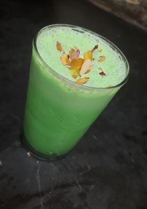 A picture of Cashews khus milk smoothie😋.