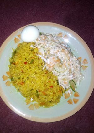 A picture of Fried rice wit coleslow.