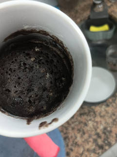 Una foto de Mug cake de galletas oreo con 4 ingredientes