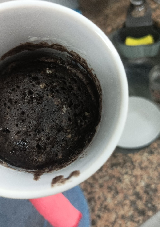 Una foto de Mug cake de galletas oreo con 4 ingredientes