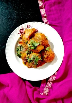 ભરેલી બટેટી નું શાક (Bhareli Bateti Shak Recipe In Gujarati) રેસીપી મુખ્ય ફોટો