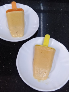મેંગો ફલેવર કેન્ડી આઈસ્ક્રીમ (Mango Flavour Candy Icecream Recipe In Gujarati) રેસીપી મુખ્ય ફોટો