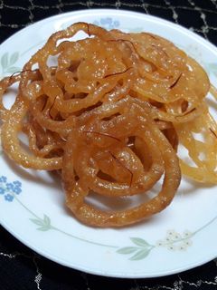 जिलेबी (jalebi recipe in marathi) रेसिपी चे मुख्य फोटो