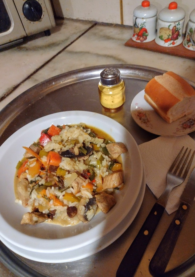 Una foto de Cerdo al curry con arroz