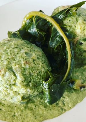 Foto di Canederli al broccolo fiolaro su fonduta di asiago e broccolo fiolaro