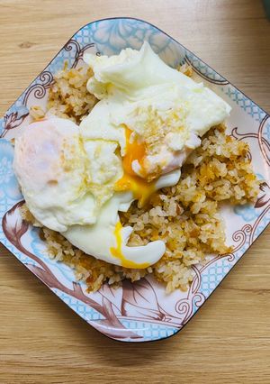 Hình của món Bữa sáng: Xôi tôm, trứng ốp la.