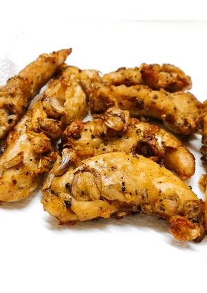 รูปของ 🍗 ไก่ทอดกระเทียมพริกไทย​ดำ 🌰