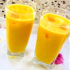 Mango lassi A picture of Mango lassi.
