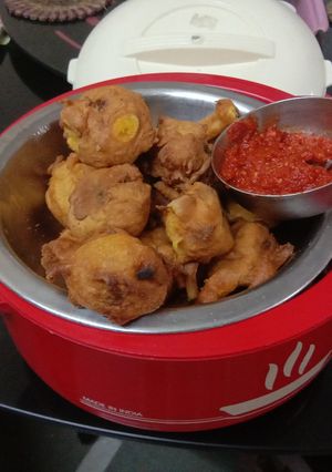 A picture of Aloo vada for vada pav.