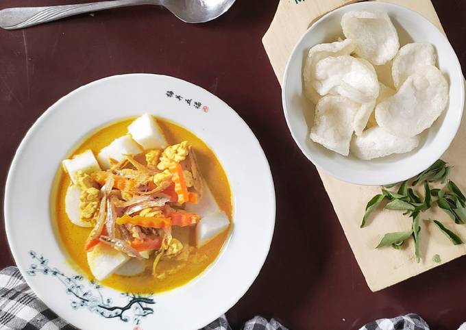 Cara Memasak Lontong Kuah Kari Tempe Teri #164 Praktis