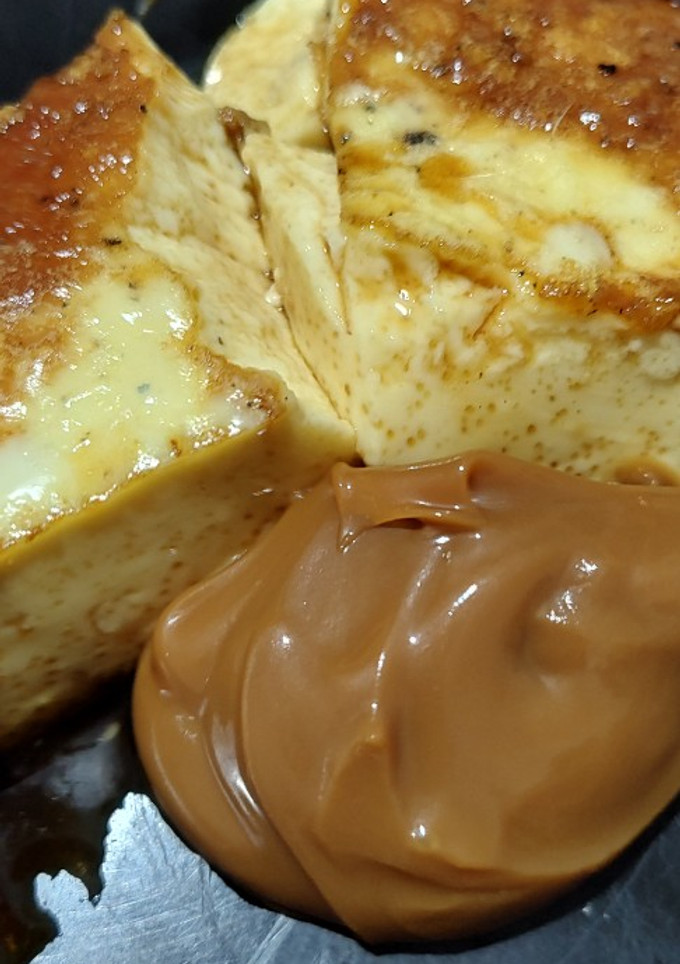 Una foto de Flan casero sencillo con dulce de leche