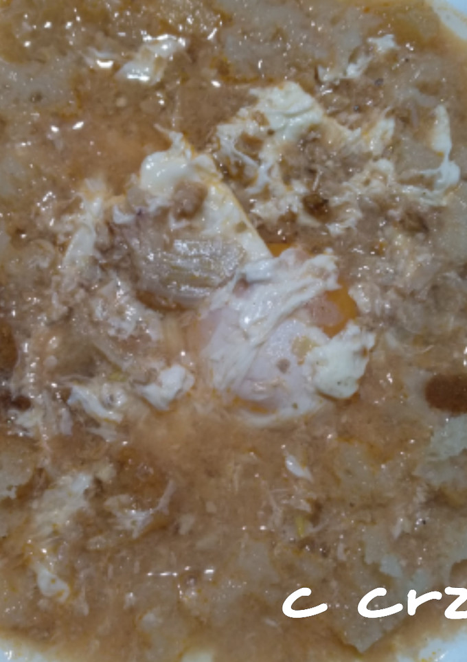 Una foto de Sopa de pan, ajos y nueces