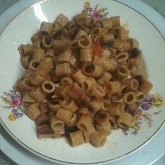 A picture of Spaghetti sauce potatoes.