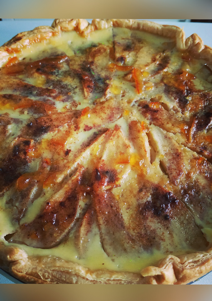 Una foto de Tarta de hojaldre y peras