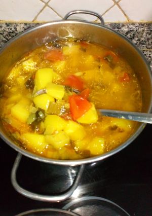 Una foto de Caldo de papas y huevo