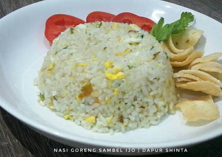 Cara mudah Menyiapkan Nasi goreng sambel ijo, Enak Banget