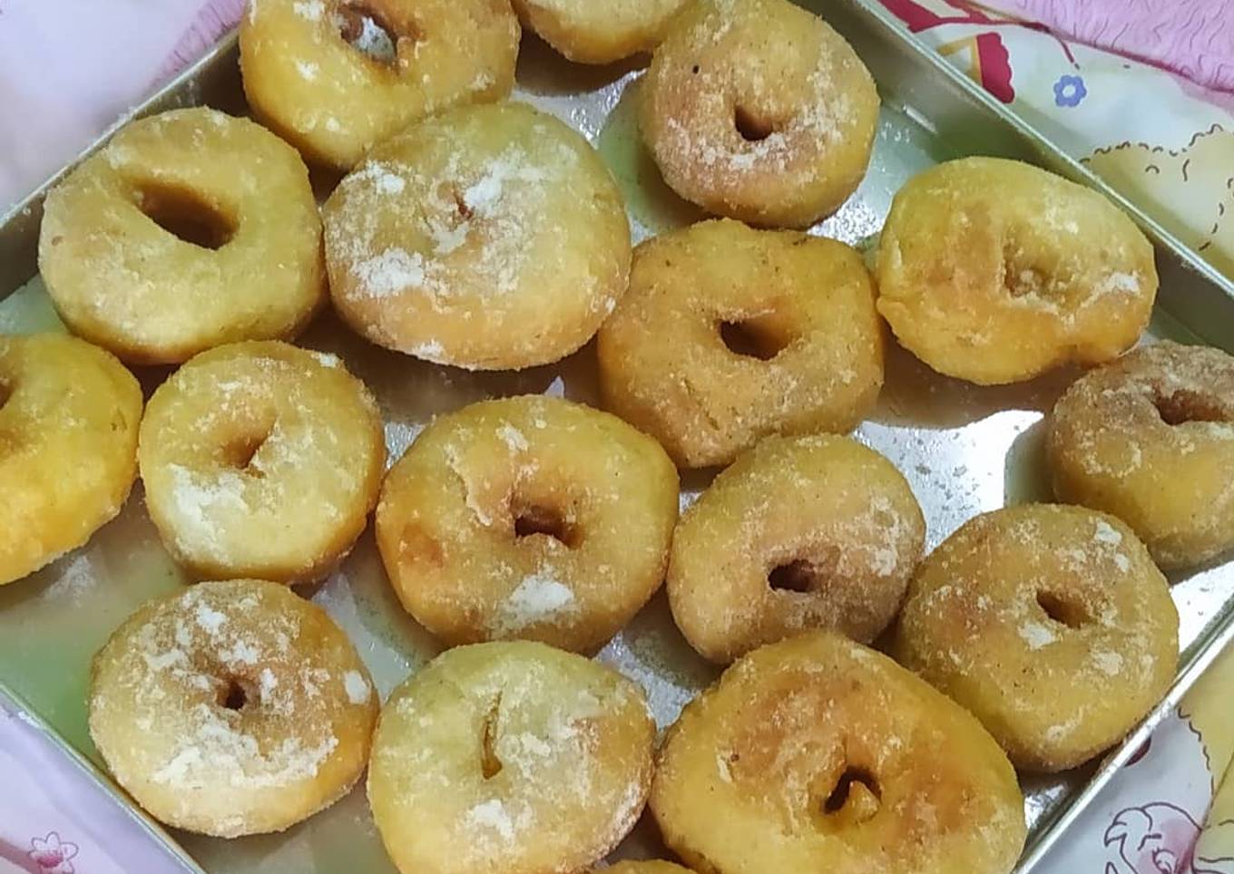 Donat kentang tabur kayu manis