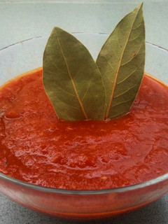 Una foto de Salsa de Tomate al Laurel