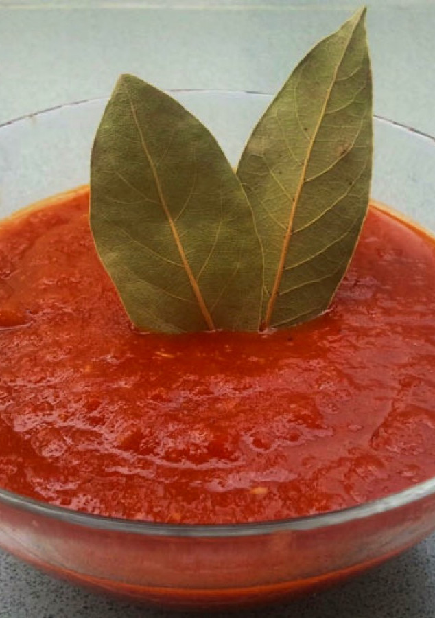 Una foto de Salsa de Tomate al Laurel