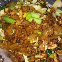 A picture of Kwetiau goreng pete.