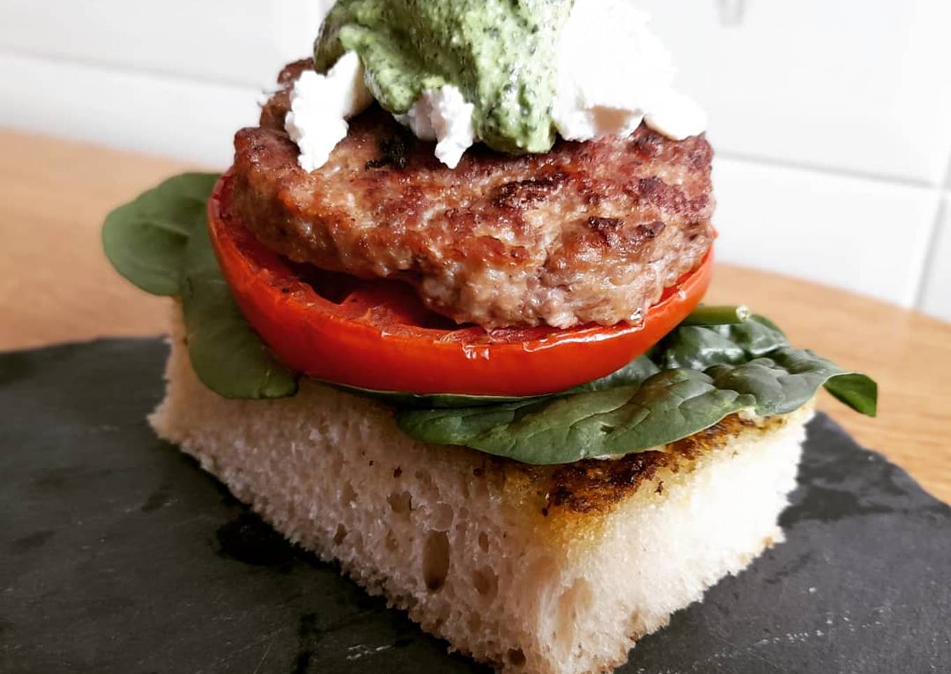 Hamburguesa genovesa en focaccia