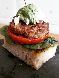 Una foto de Hamburguesa genovesa en focaccia