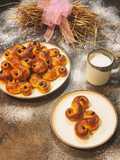 Lussekatter dolci Svedesi allo zafferano di Santa Lucia