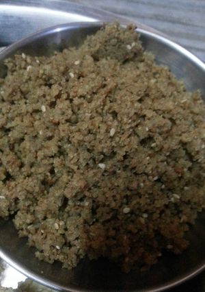 A picture of Bajre ka churma, gud ka.
