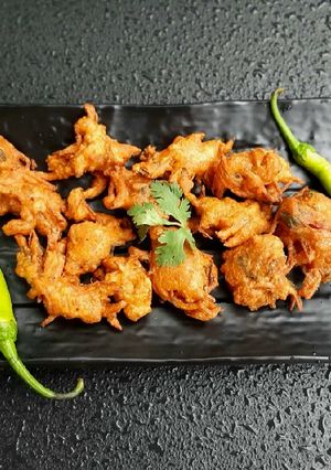 કાંદા ભજી (Onion Bhaji Recipe In Gujarati) રેસીપી મુખ્ય ફોટો