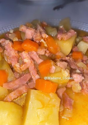 Une photo de Lardons, carotte, pomme de terre au cookeo